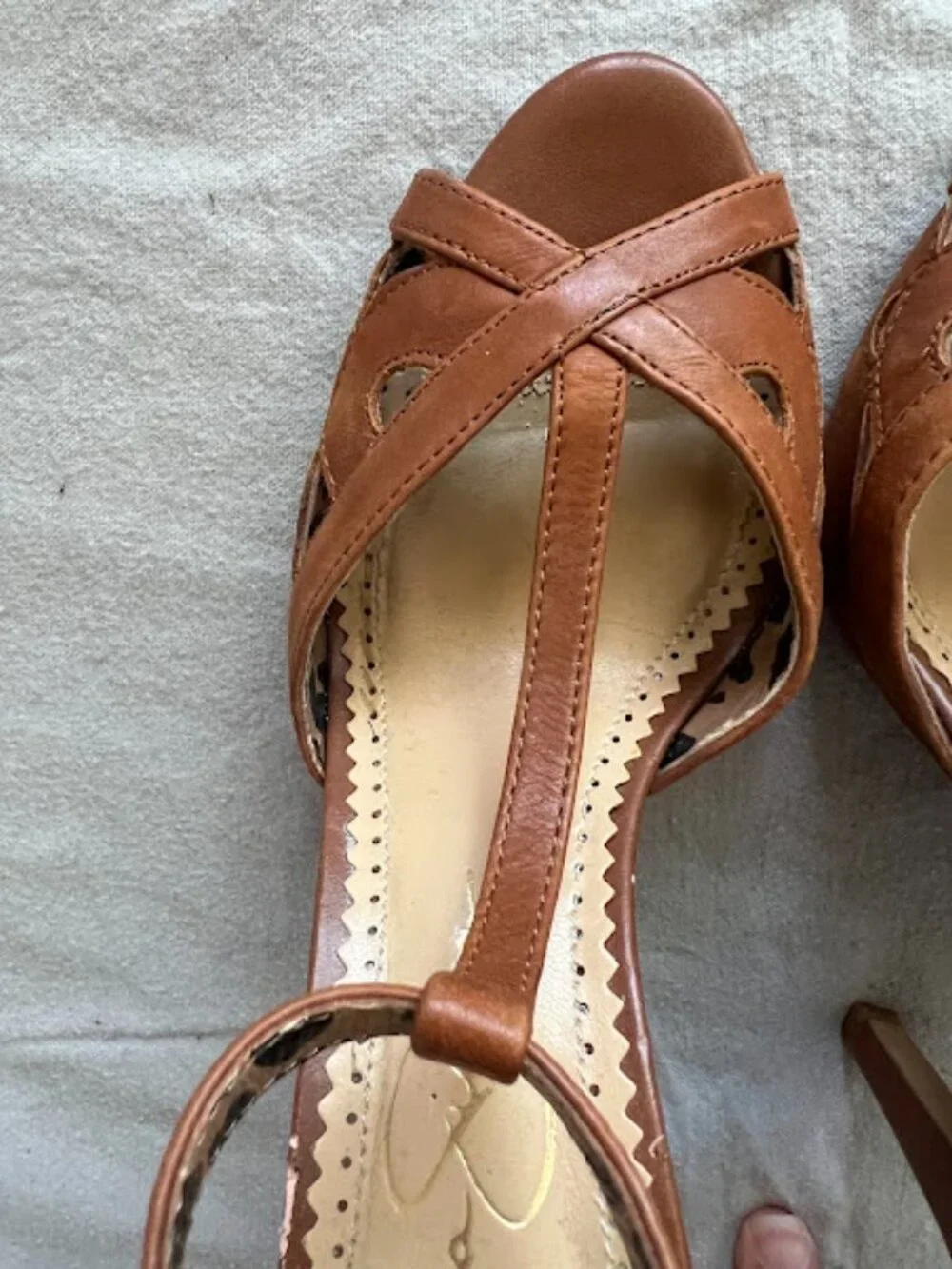 Jessica Simpson Brown Jeraldine Peep-Toe T-strap Heels Shoes Size 7.5M